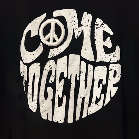 Sweet Soul top Medium Graphic Tee Black and White Peace sign - Picture 5 of 12